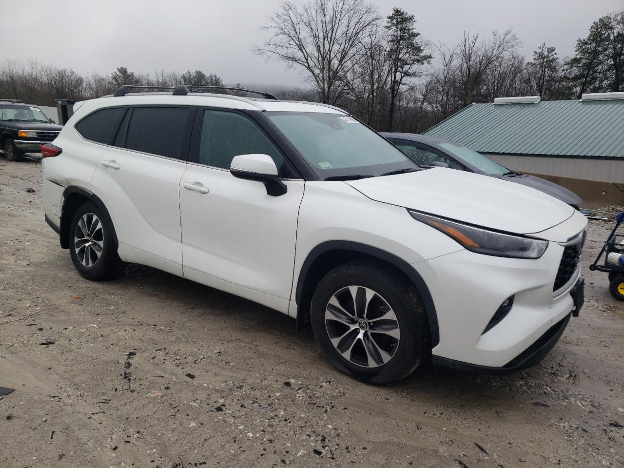 2022 TOYOTA HIGHLANDER XLE VIN:5TDGZRBHXNS579496