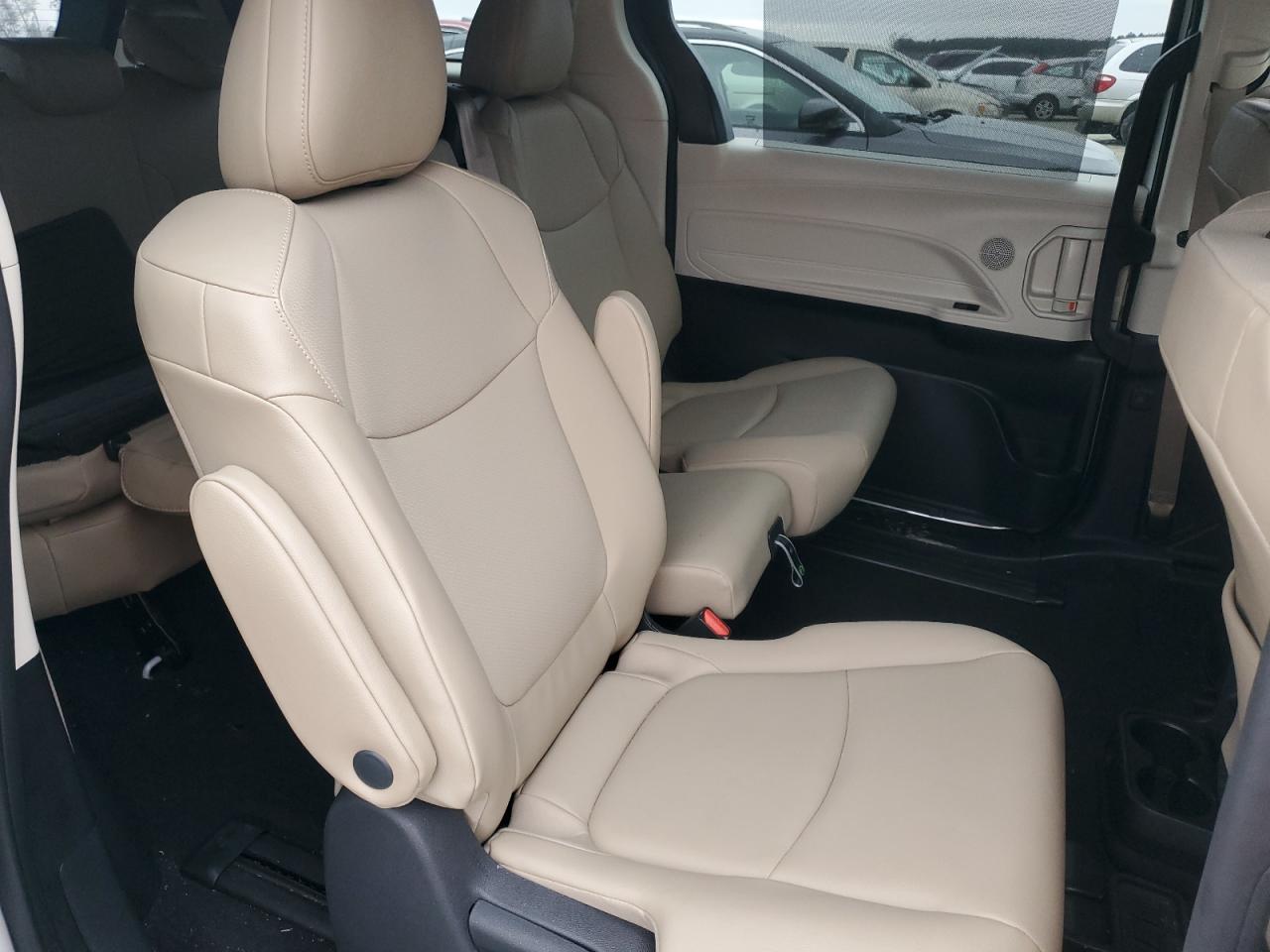 2022 TOYOTA SIENNA XLE VIN:5TDYRKEC6NS104357