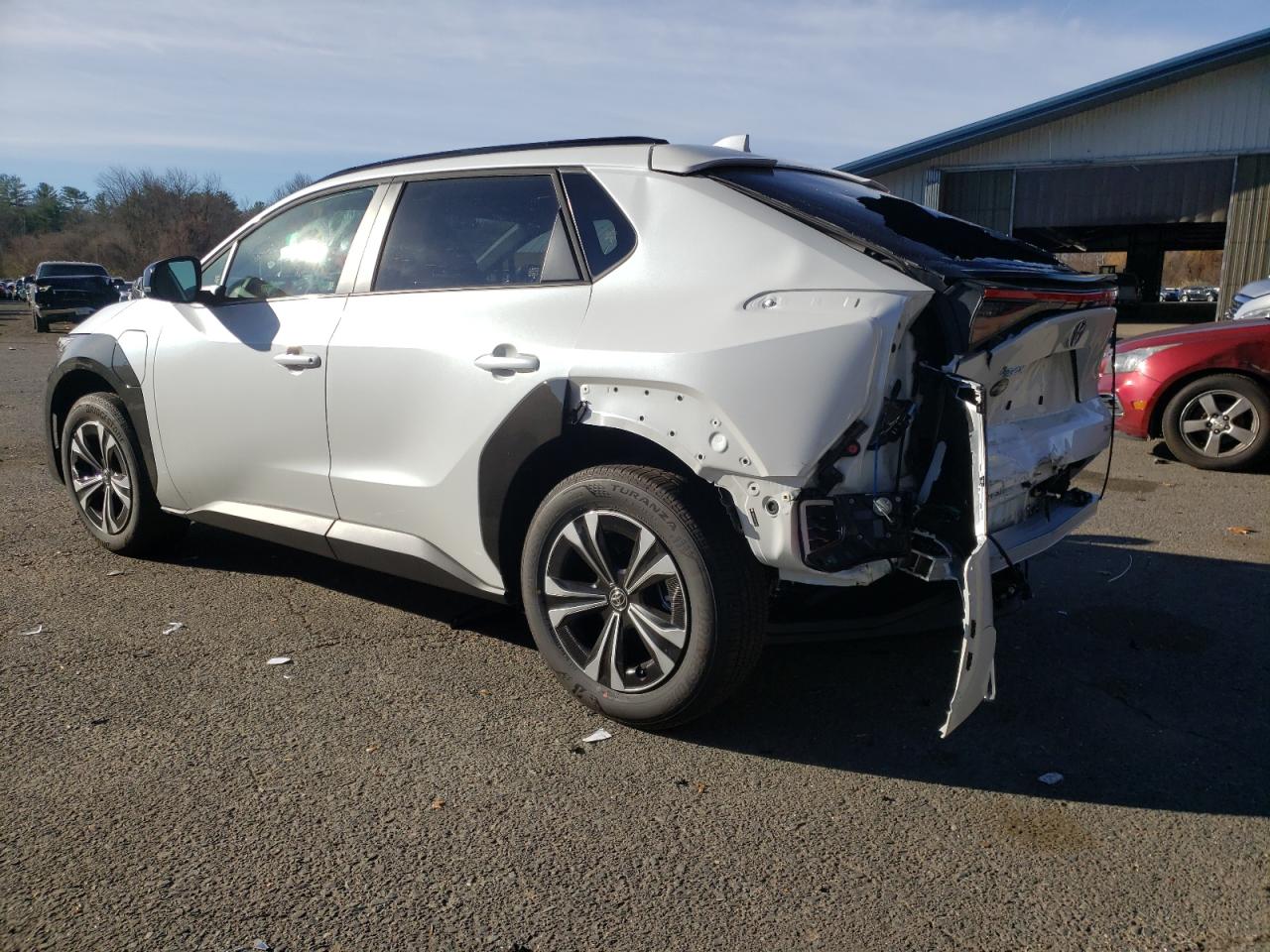 2024 TOYOTA BZ4X XLE VIN:JTMABACA7RA078839