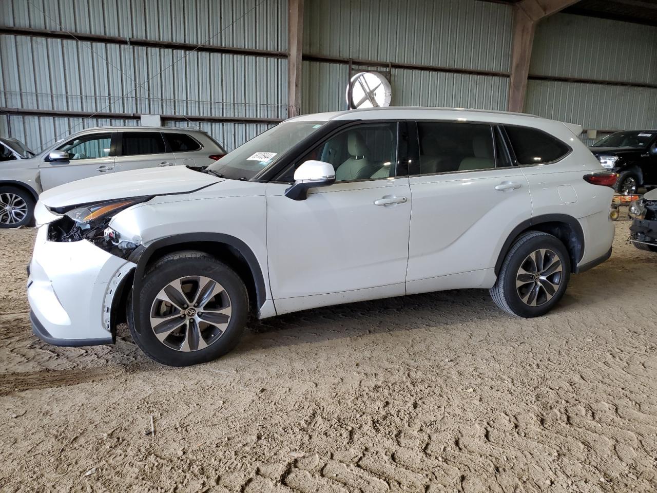 2022 TOYOTA HIGHLANDER XLE VIN:5TDGZRAHXNS093756