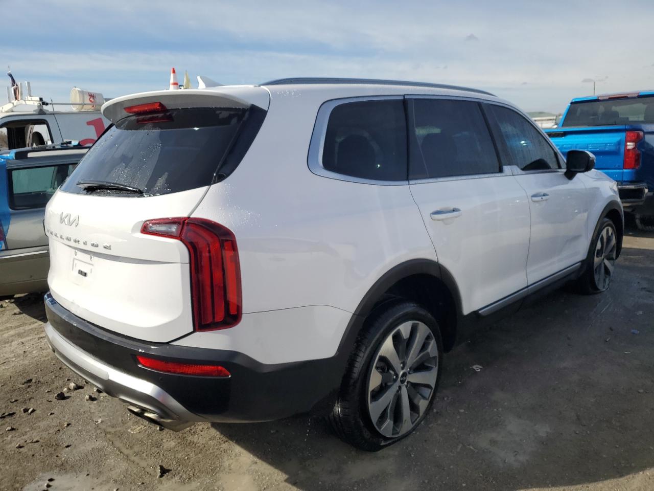 2022 KIA TELLURIDE S VIN:5XYP64HC2NG261277