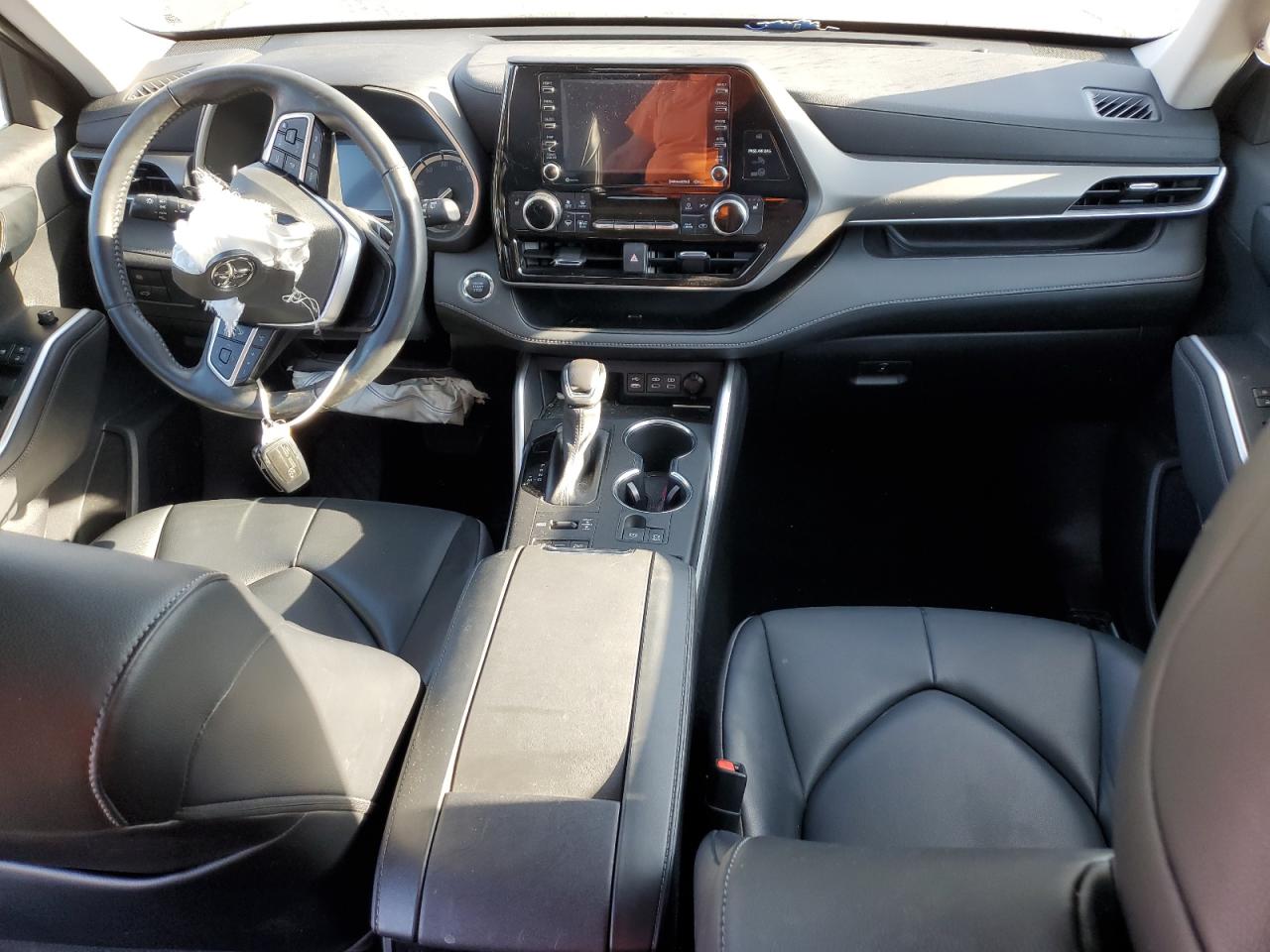 2022 TOYOTA HIGHLANDER XLE VIN:5TDGZRBH0NS588630