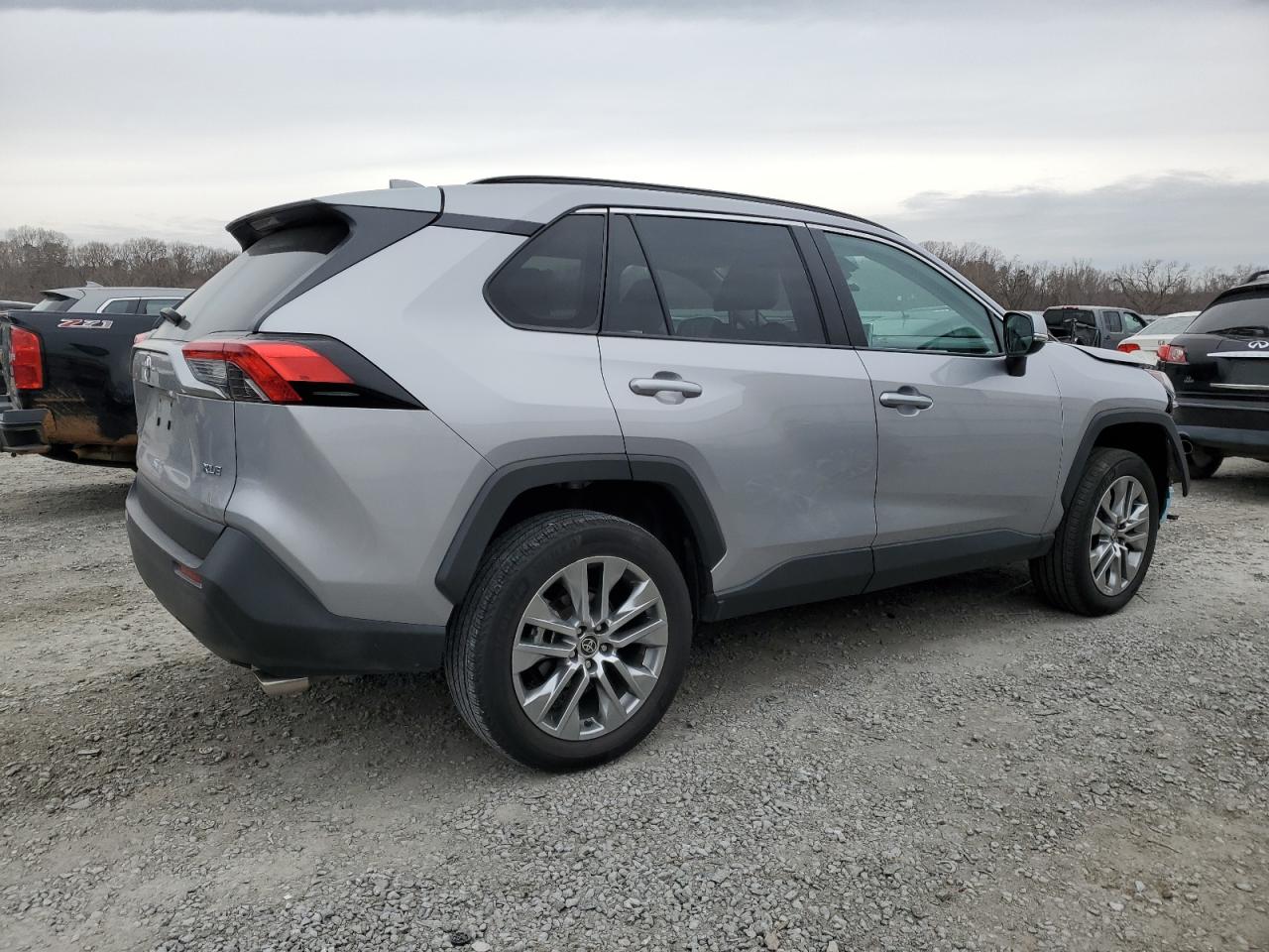 2022 TOYOTA RAV4 XLE PREMIUM VIN:2T3C1RFV0NC194616