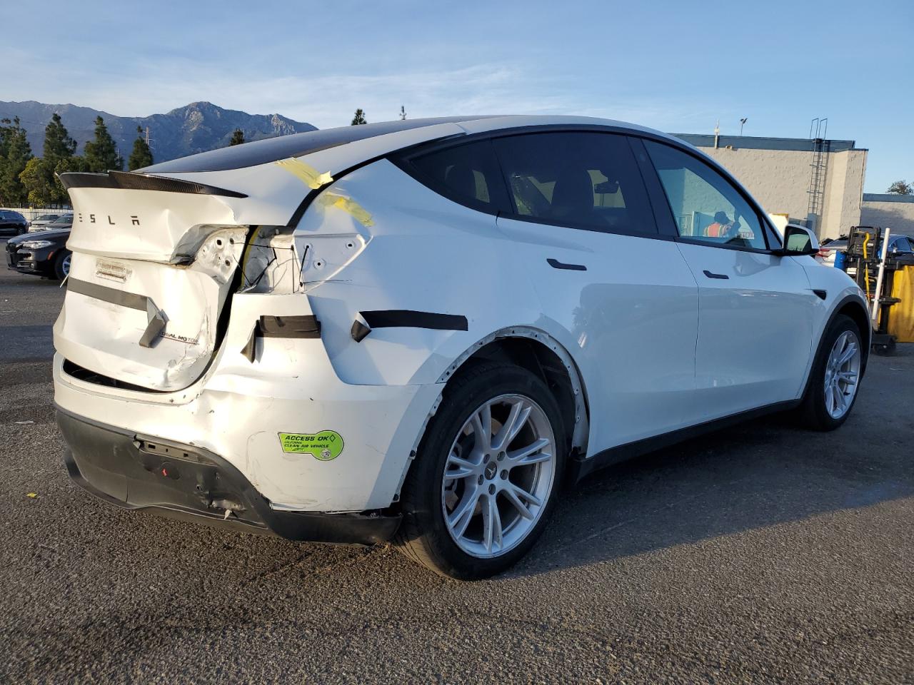 2023 TESLA MODEL Y  VIN:7SAYGDEE5PF633425