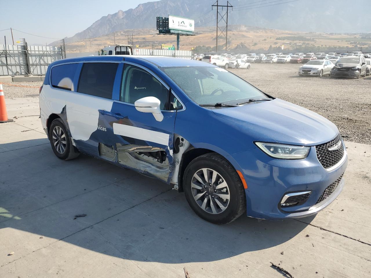 2022 CHRYSLER PACIFICA HYBRID TOURING L VIN:2C4RC1L77NR156188