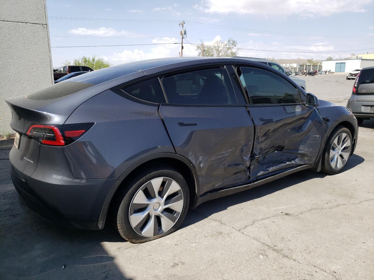 2023 TESLA MODEL Y  VIN:7SAYGDEE0PA157517