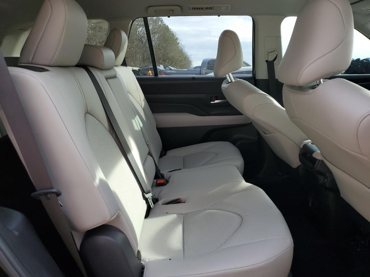 2024 TOYOTA GRAND HIGHLANDER XLE VIN:5TDAAAA54RS009117