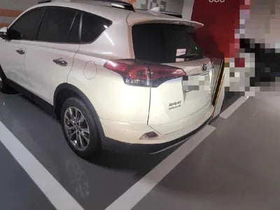 2018 Toyota RAV4 VIN: