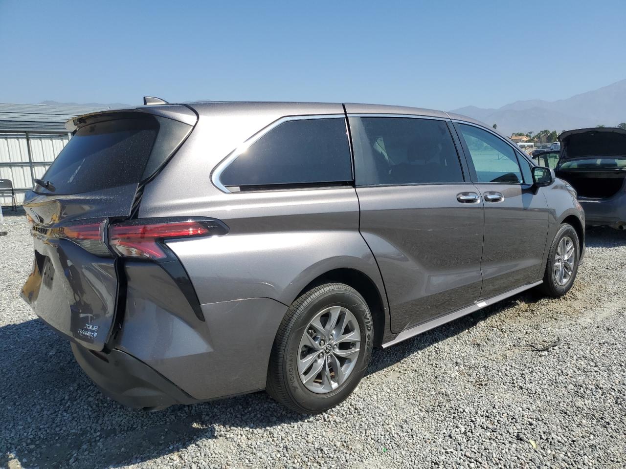 2022 TOYOTA SIENNA XLE VIN:5TDYRKEC1NS097138