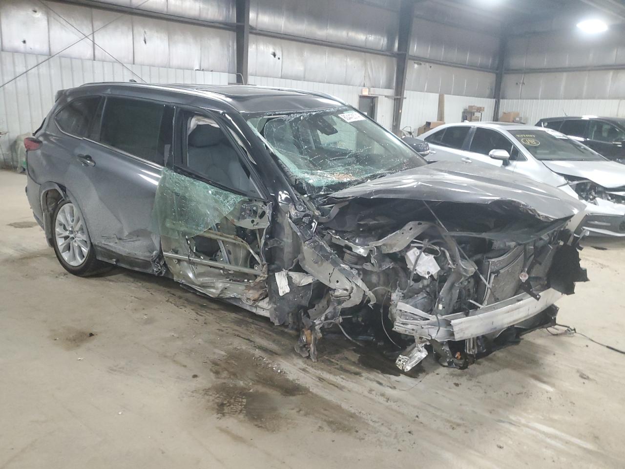 2022 TOYOTA HIGHLANDER LIMITED VIN:5TDDZRBH4NS563233