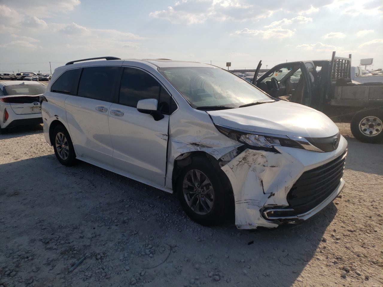 2022 TOYOTA SIENNA XLE VIN:5TDYRKEC0NS078161