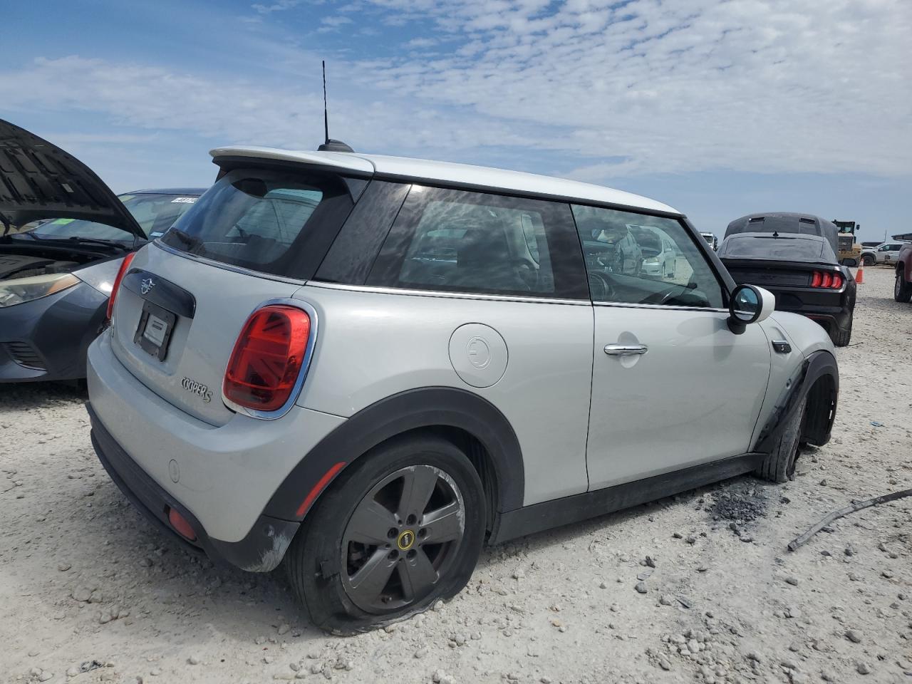 2022 MINI COOPER SE VIN:WMW13DJ06N2R55136