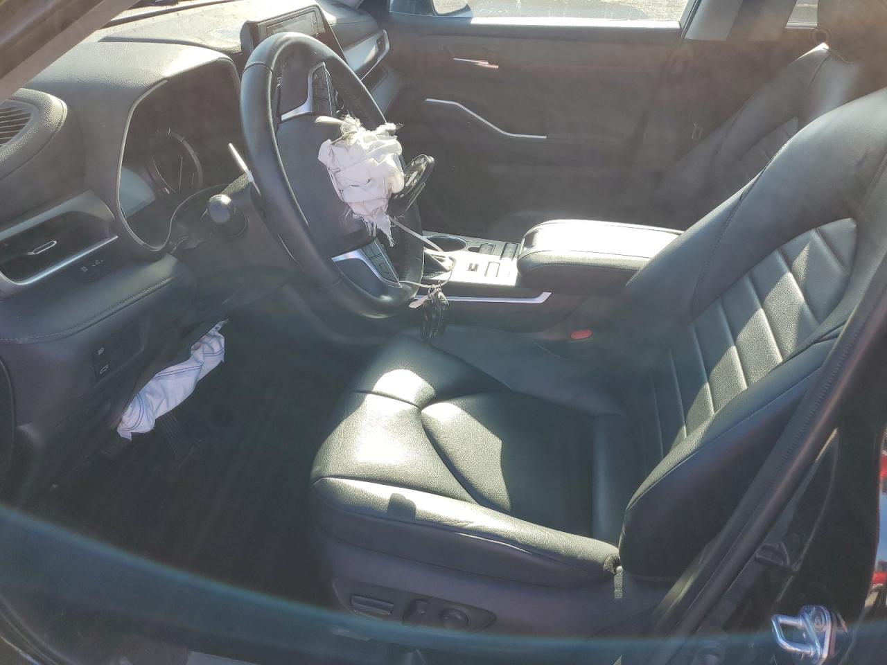 2022 TOYOTA HIGHLANDER XLE VIN:5TDGZRBH0NS588630