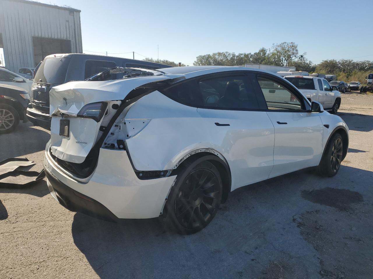 2023 TESLA MODEL Y  VIN:7SAYGDEE9PA044407