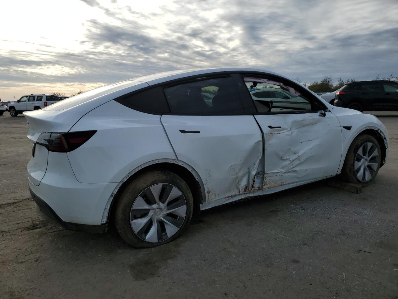 2024 TESLA MODEL Y  VIN:7SAYGDED7RF026100