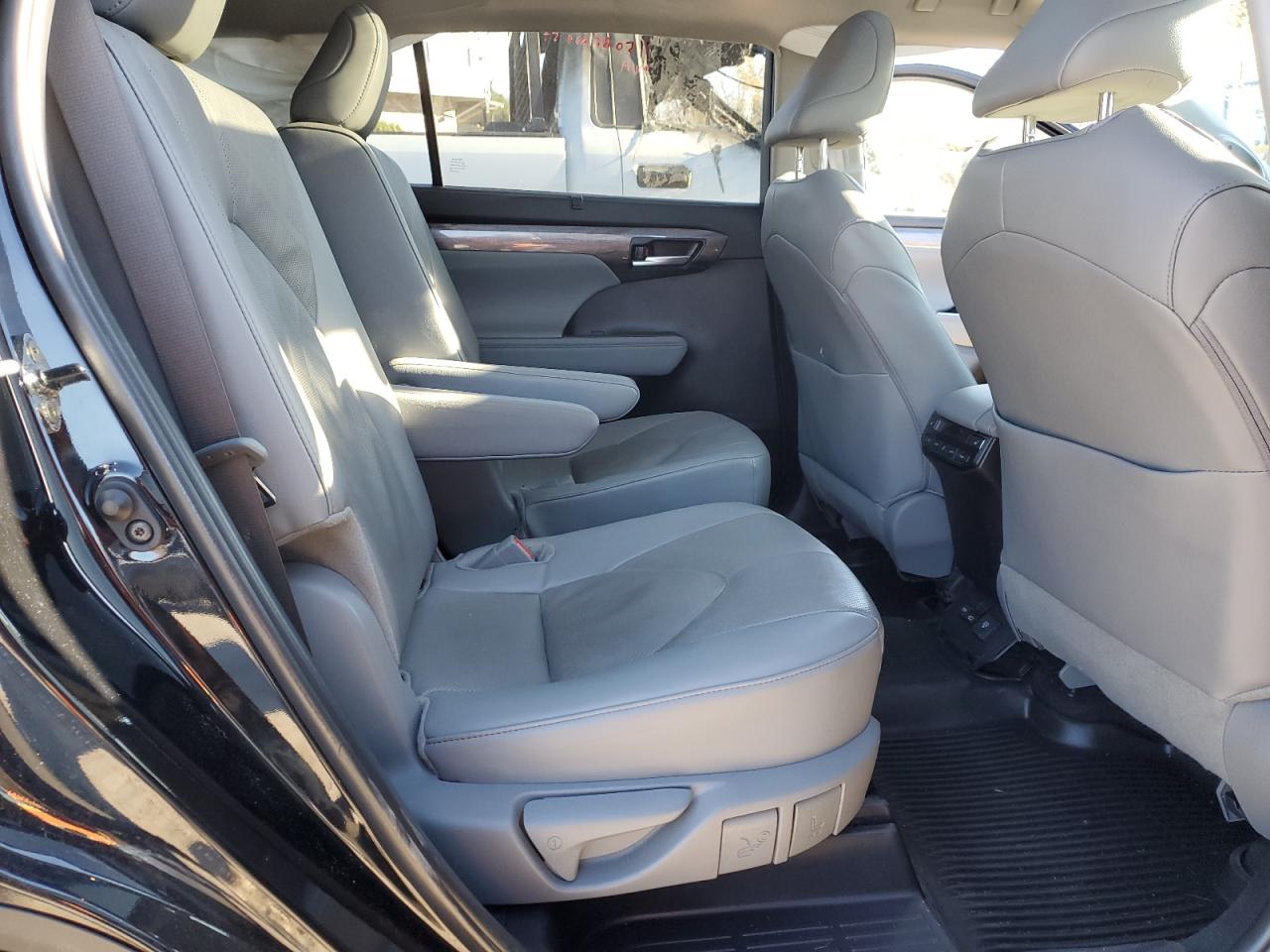 2024 TOYOTA HIGHLANDER LE VIN:5TDKDRBH7RS535664
