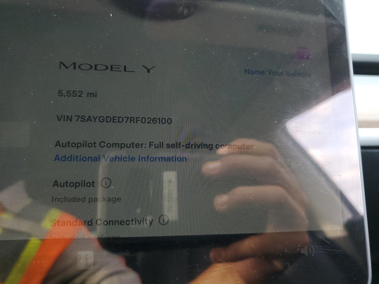 2024 TESLA MODEL Y  VIN:7SAYGDED7RF026100