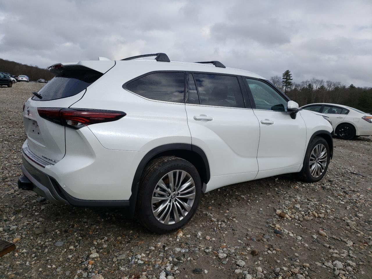 2024 TOYOTA HIGHLANDER LE VIN:5TDKDRBH4RS570551