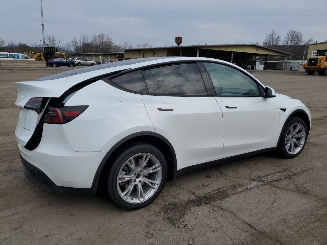 2023 TESLA MODEL Y  VIN:7SAYGDEE9PA081988