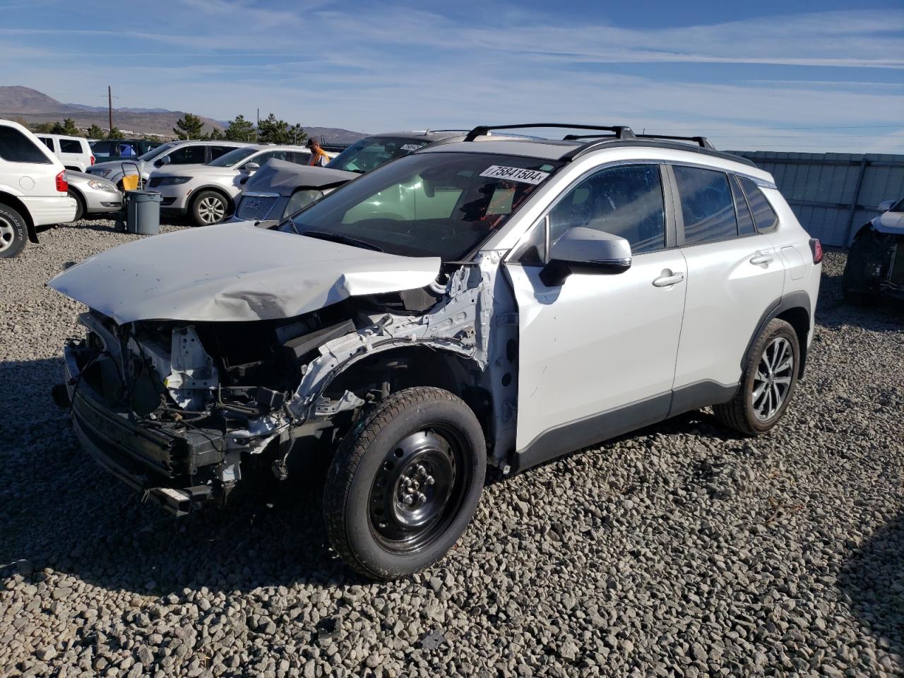 2022 TOYOTA COROLLA CROSS XLE VIN:7MUDAABG3NV025791