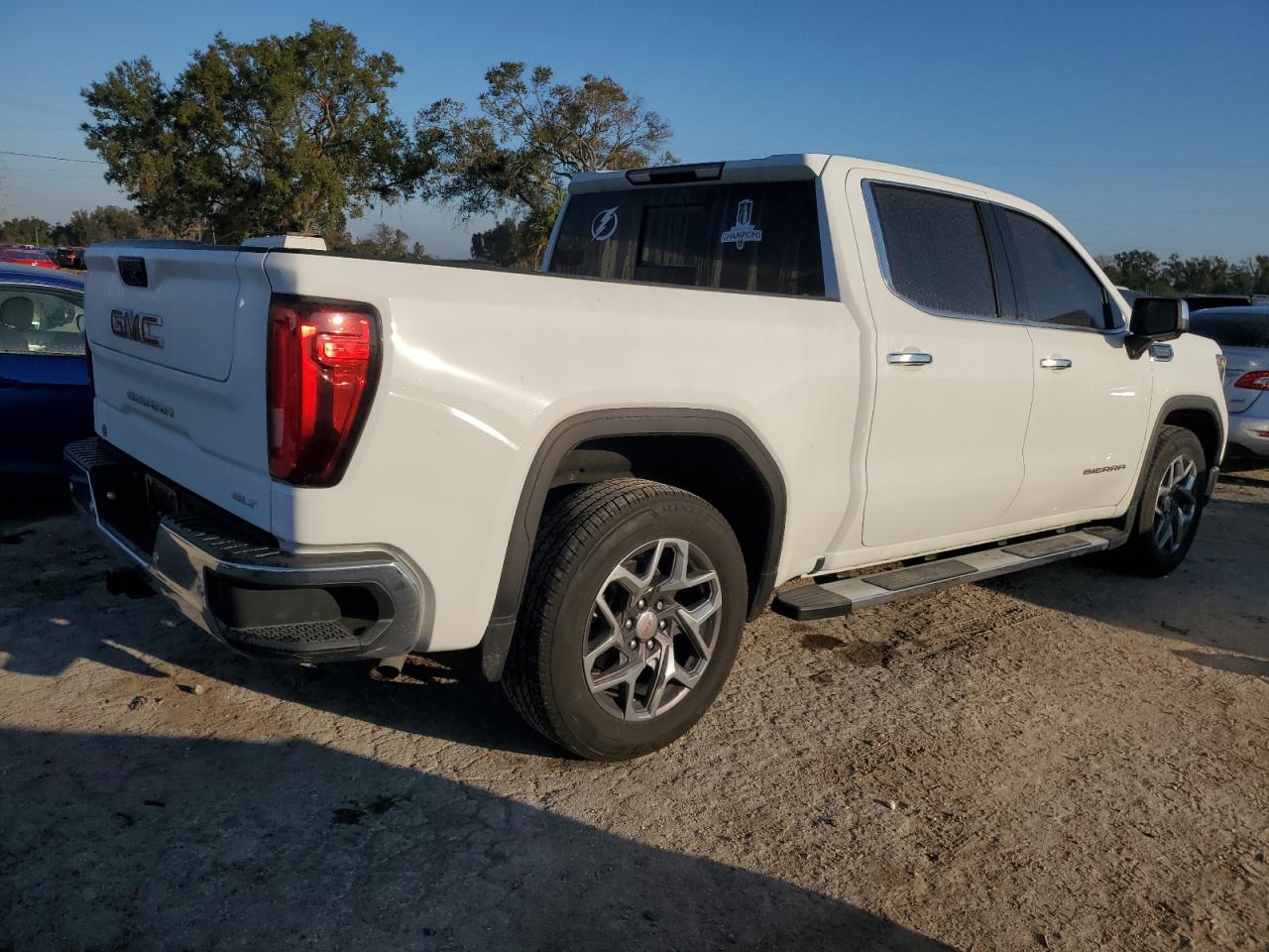 2022 GMC SIERRA C1500 SLT VIN:3GTPHDED5NG644462