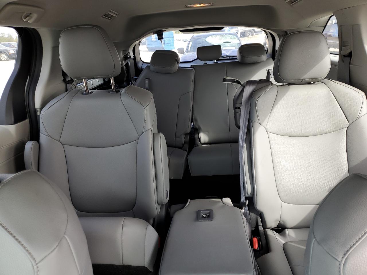 2022 TOYOTA SIENNA XLE VIN:5TDYRKEC2NS134018