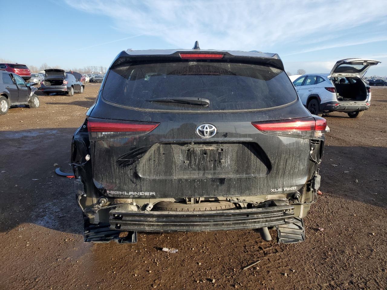 2022 TOYOTA HIGHLANDER XLE VIN:5TDHZRBH0NS577972