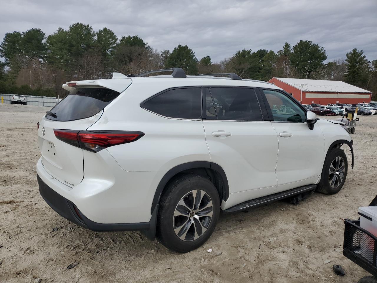 2022 TOYOTA HIGHLANDER XLE VIN:5TDHZRBH4NS220987