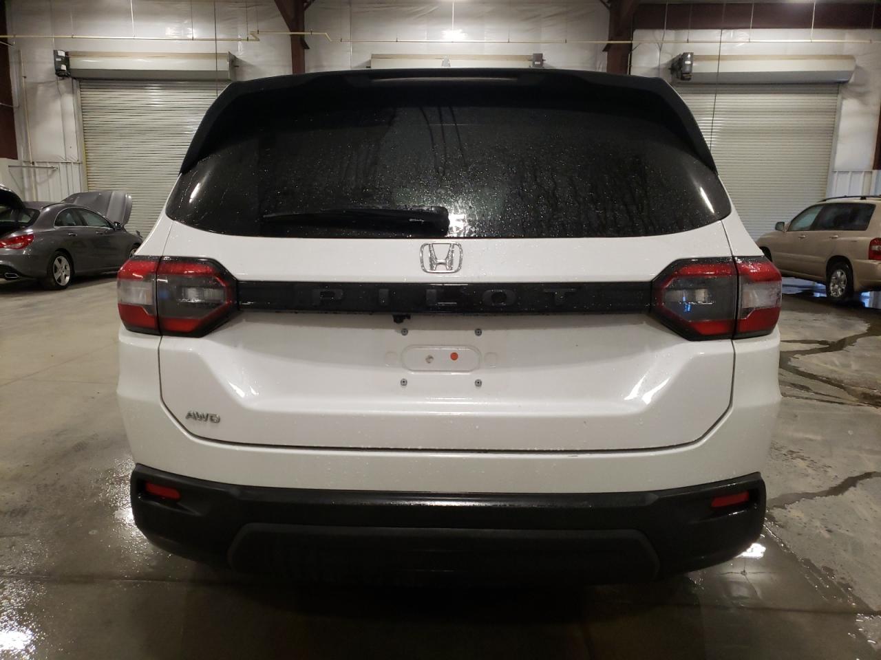 2023 HONDA PILOT LX VIN:5FNYG1H21PB023647