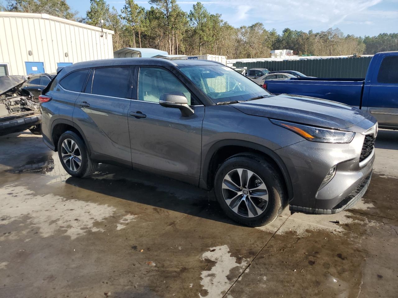2022 TOYOTA HIGHLANDER XLE VIN:5TDGZRAH7NS556775