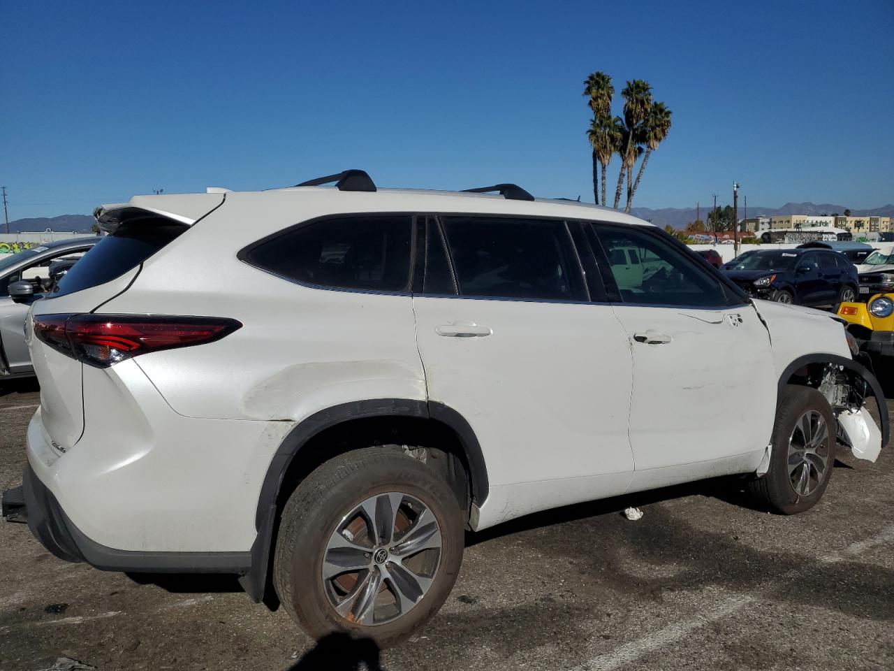 2022 TOYOTA HIGHLANDER XLE VIN:5TDHZRBH6NS592749