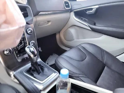 2016 Volvo V40 VIN: