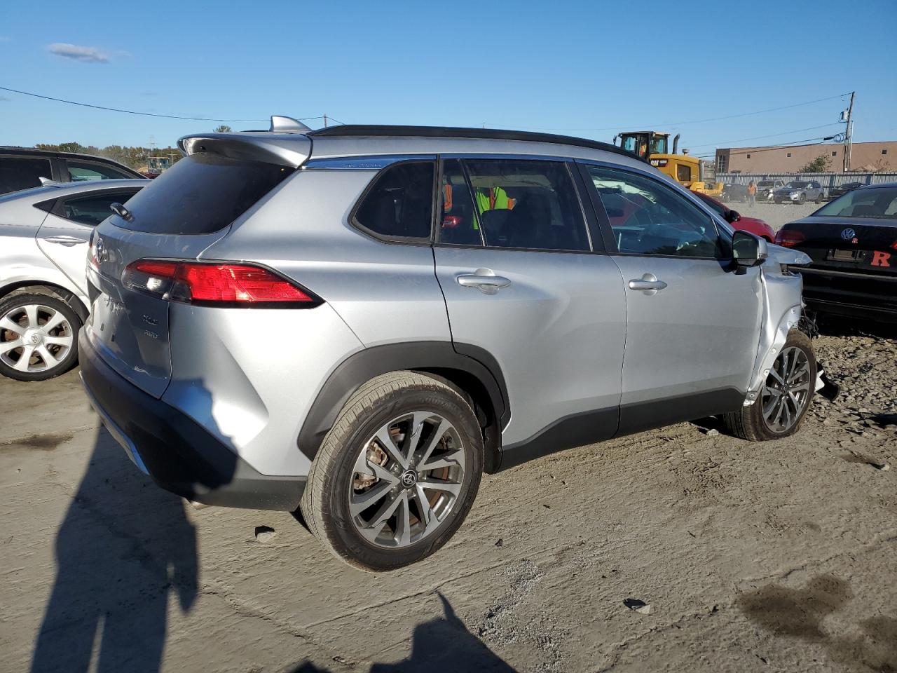 2022 TOYOTA COROLLA CROSS XLE VIN:7MUDAABG2NV043649