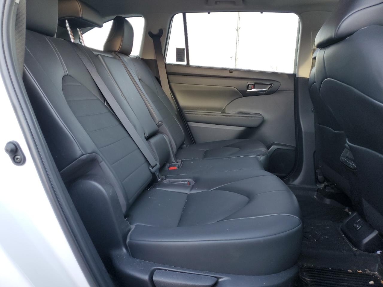 2022 TOYOTA HIGHLANDER XLE VIN:5TDGZRBH0NS590832