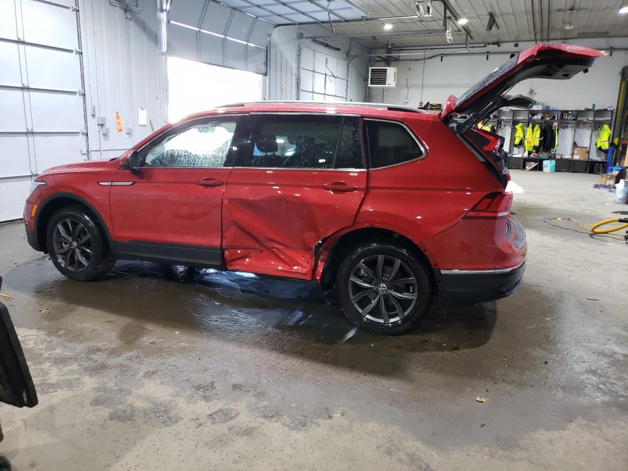 2023 VOLKSWAGEN TIGUAN SE VIN:3VV2B7AX2PM084189