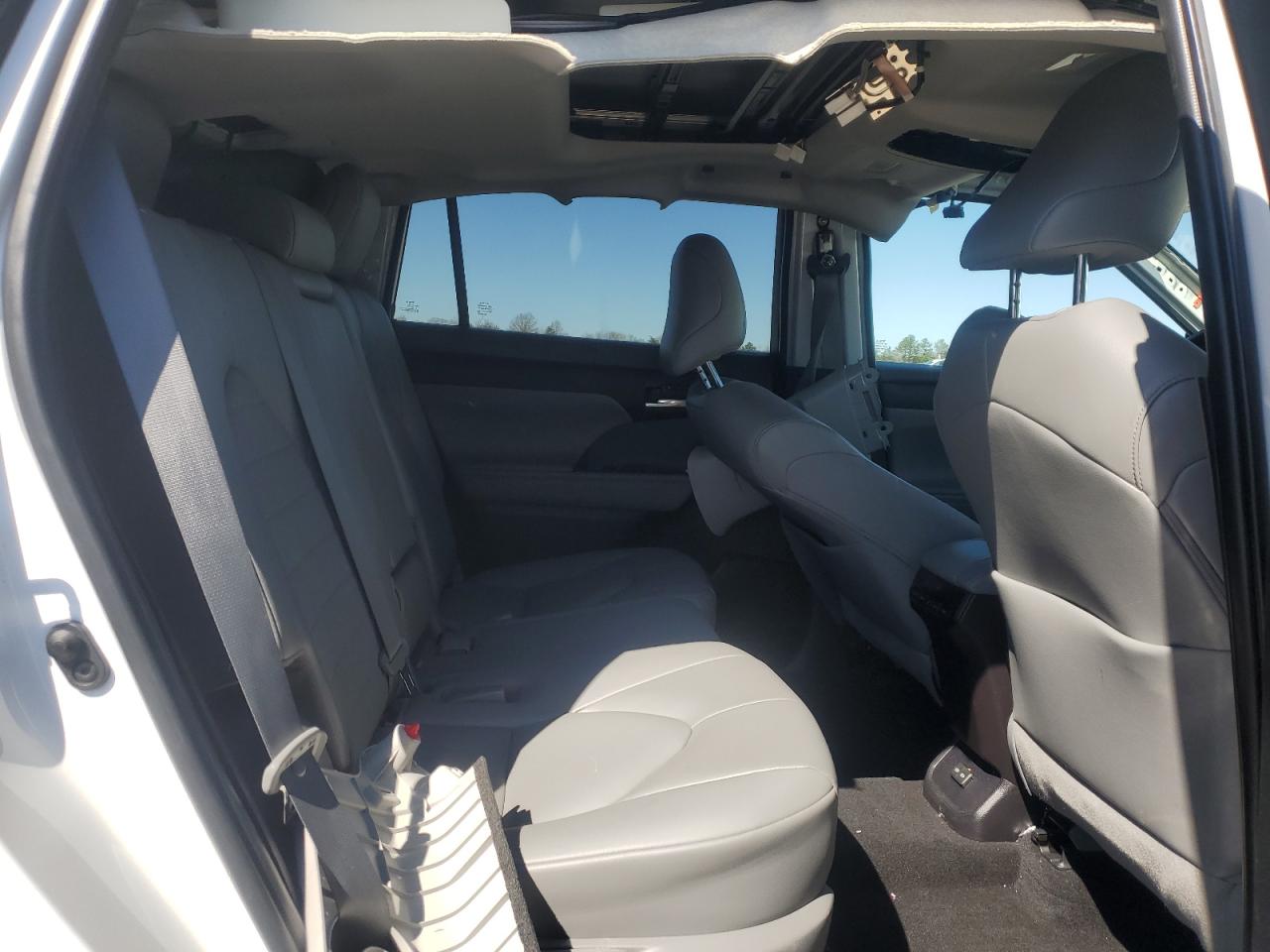 2022 TOYOTA HIGHLANDER XLE VIN:5TDGZRBH2NS573577