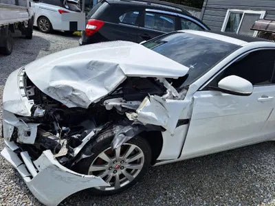 2015 Jaguar XE VIN: