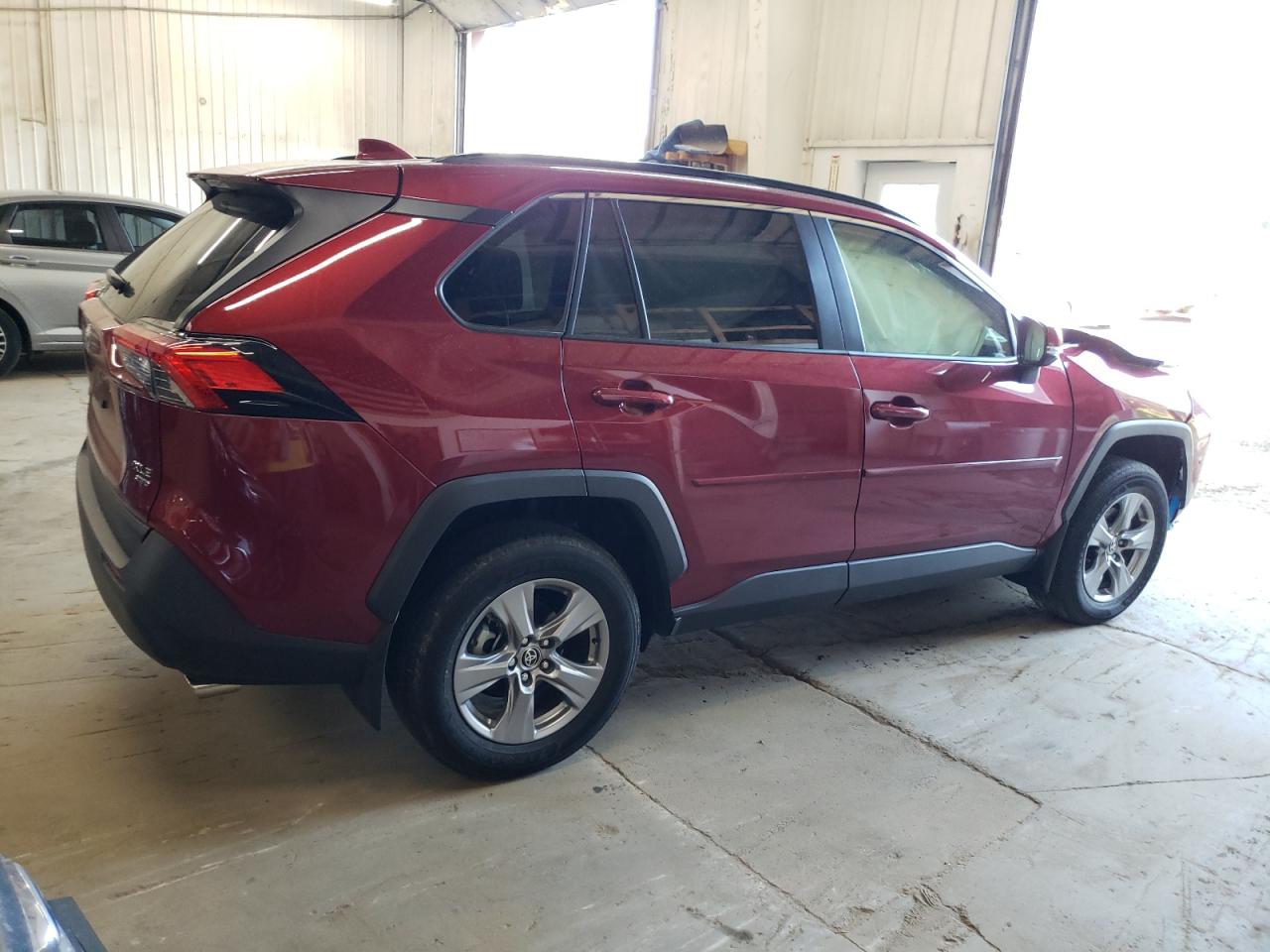 2022 TOYOTA RAV4 XLE VIN:JTMP1RFVXND086601