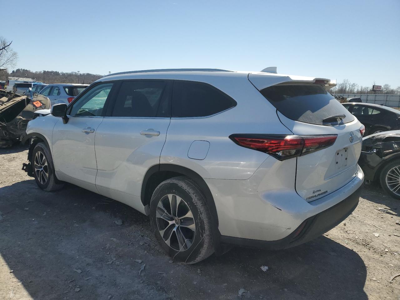 2022 TOYOTA HIGHLANDER XLE VIN:5TDGZRBH7NS592576