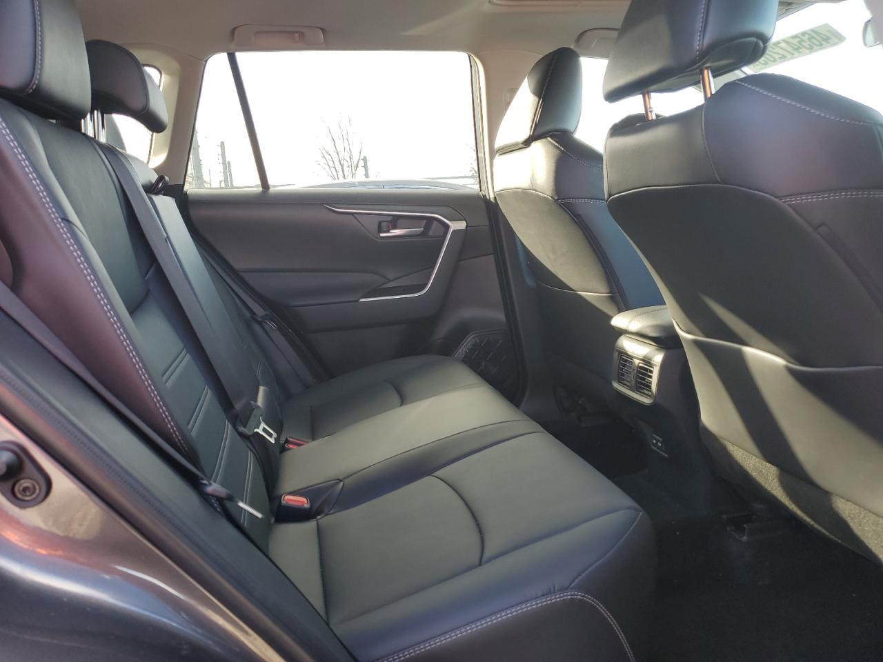 2024 TOYOTA RAV4 XLE PREMIUM VIN:2T3A1RFV9RC404627