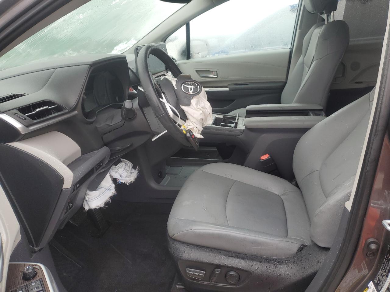2024 TOYOTA SIENNA XLE VIN:5TDYSKFC8RS150152
