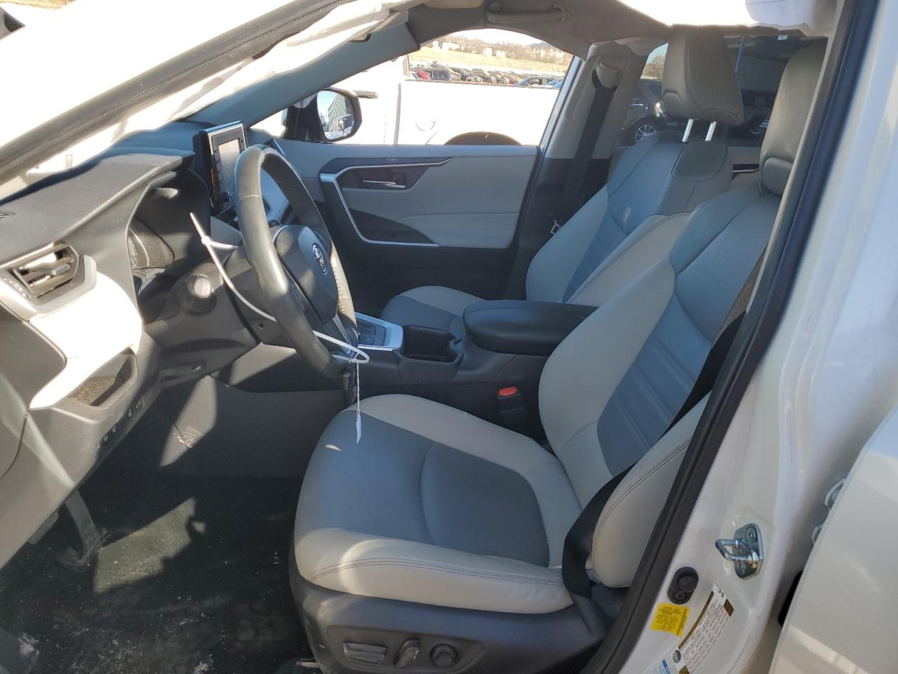 2022 TOYOTA RAV4 XLE PREMIUM VIN:JTMB6RFV7NJ015093