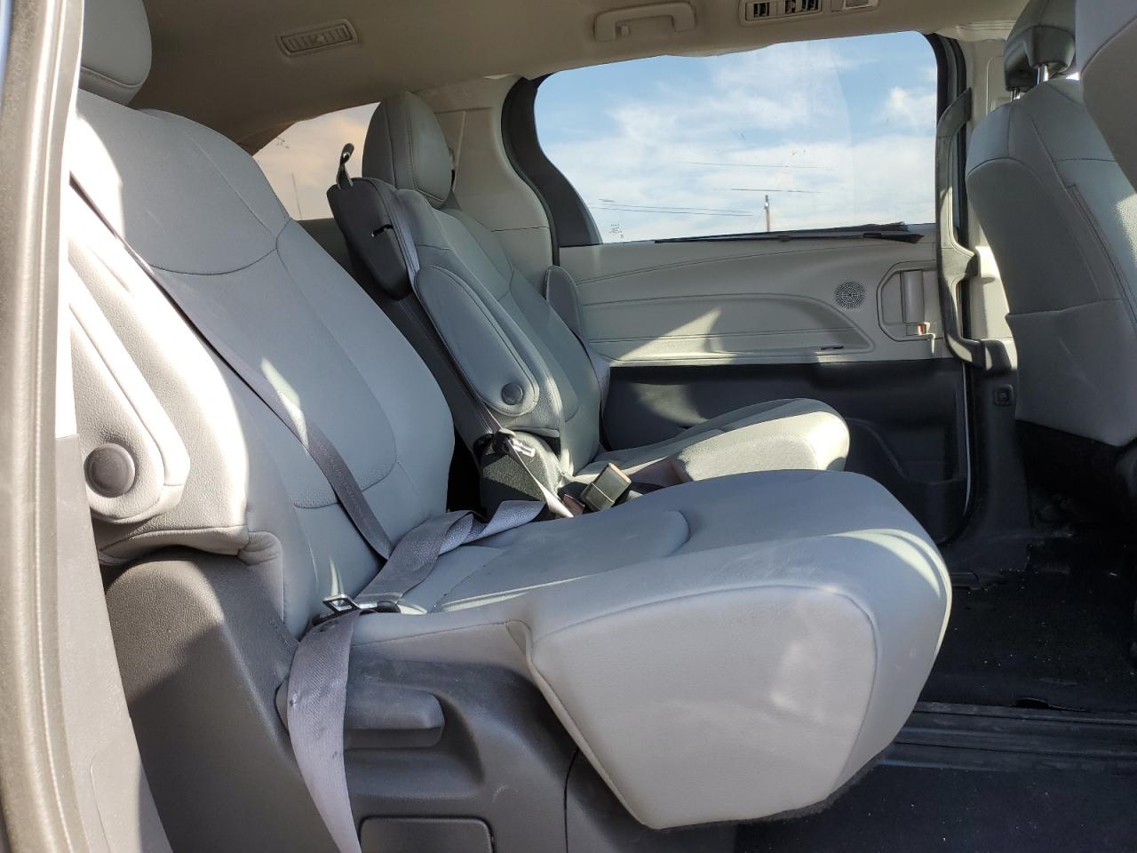 2024 TOYOTA SIENNA XLE VIN:5TDYRKEC3RS193861