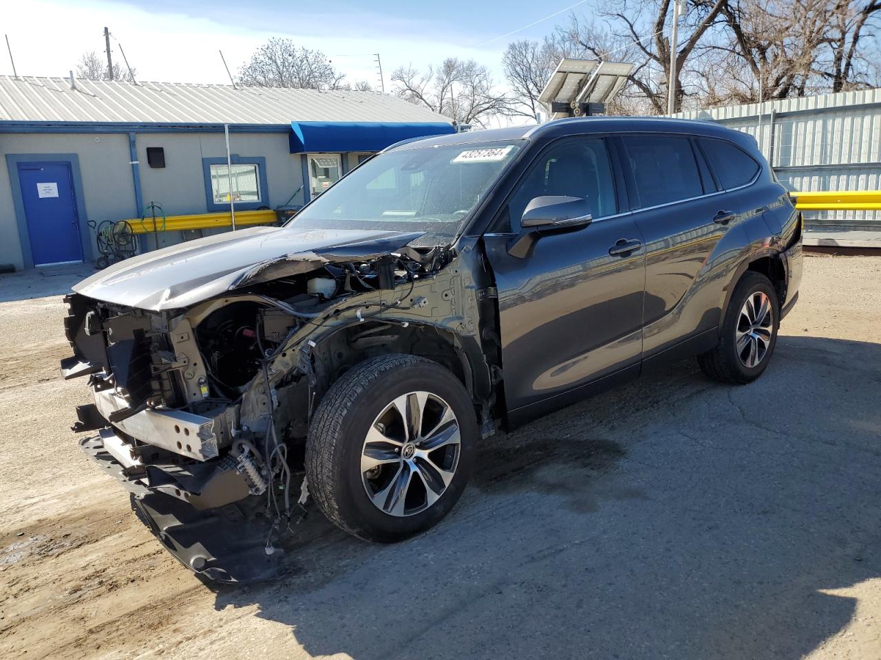 2022 TOYOTA HIGHLANDER XLE VIN:5TDGZRBH5NS560094