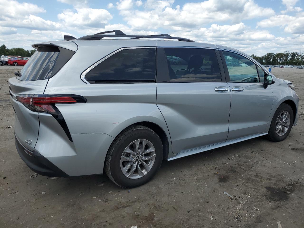 2022 TOYOTA SIENNA XLE VIN:5TDJRKEC6NS091952