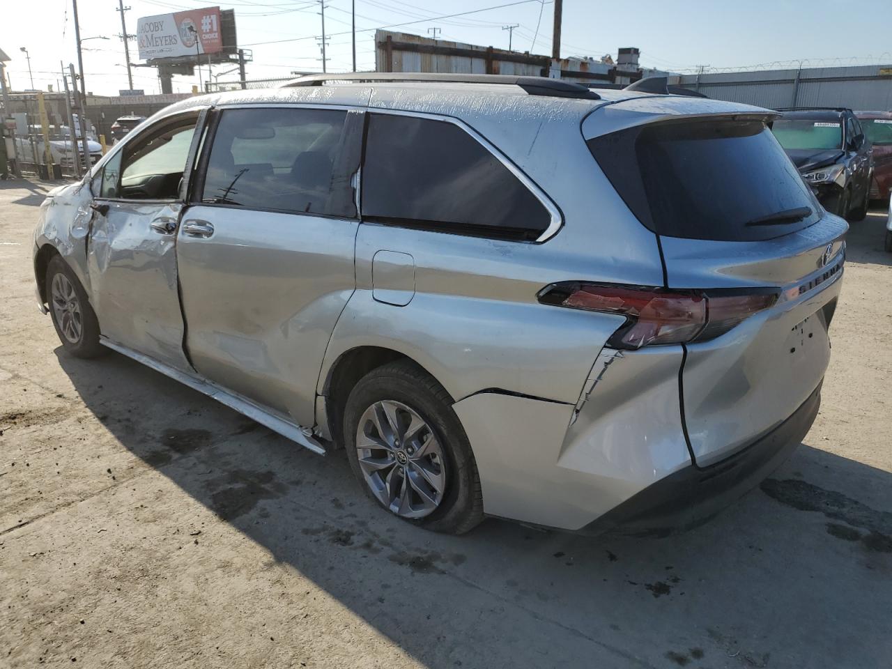 2024 TOYOTA SIENNA XLE VIN:5TDYRKEC3RS193861