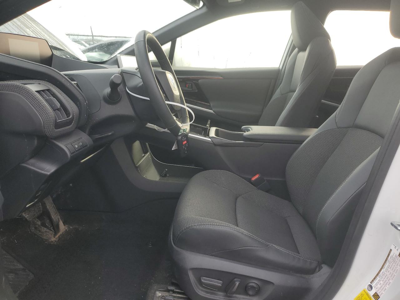 2024 TOYOTA BZ4X XLE VIN:JTMABACA9RA068930