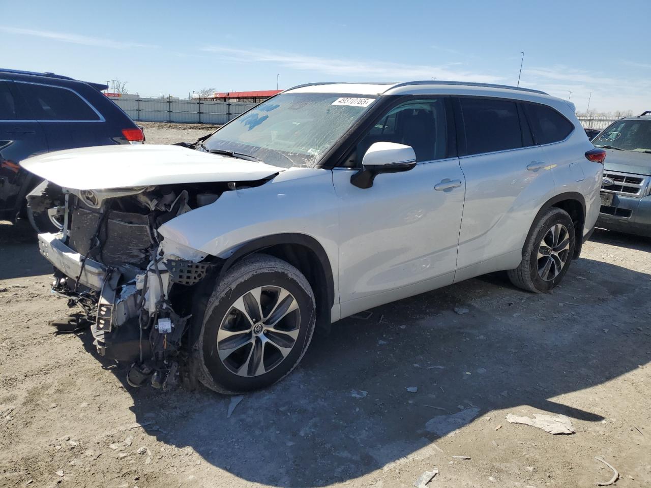 2022 TOYOTA HIGHLANDER XLE VIN:5TDGZRBH7NS592576