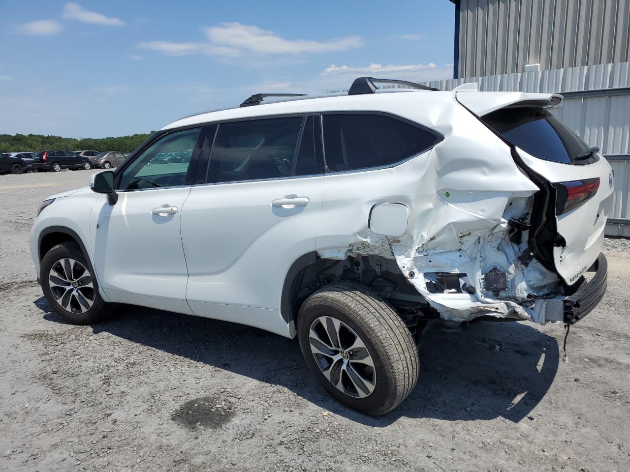 2022 TOYOTA HIGHLANDER XLE VIN:5TDGZRBH0NS589437