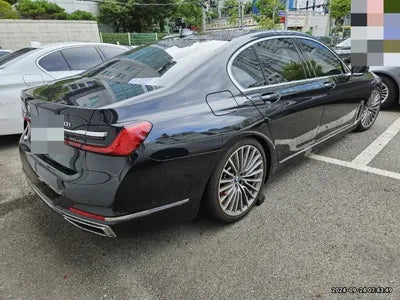 2022 BMW 740 VIN: